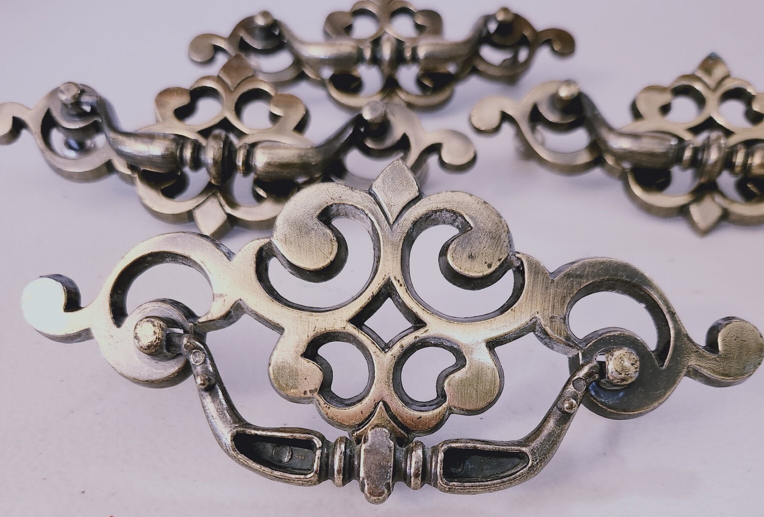 Vtg Salvaged Reclaimed Pulls Handles Dressers Metal Brass Mixed Hardware Lot
