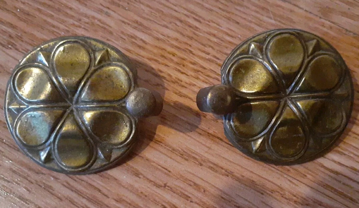 LOT of 2 Vntg Brass Floral Round Drawer Pulls Cabinet Knobs 2″