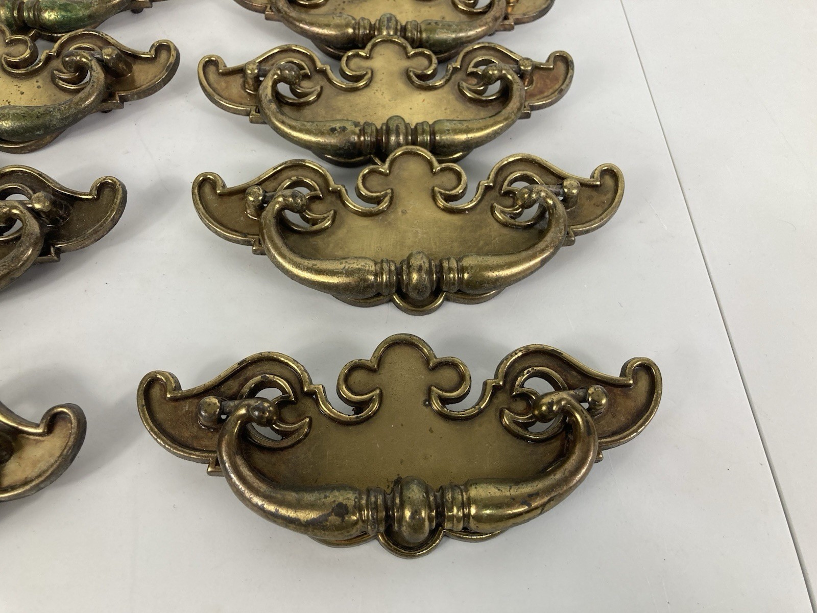 Vtg Reclaimed Brass Chippendale Batwing Bail Drawer Pulls Set Of 14 Patina