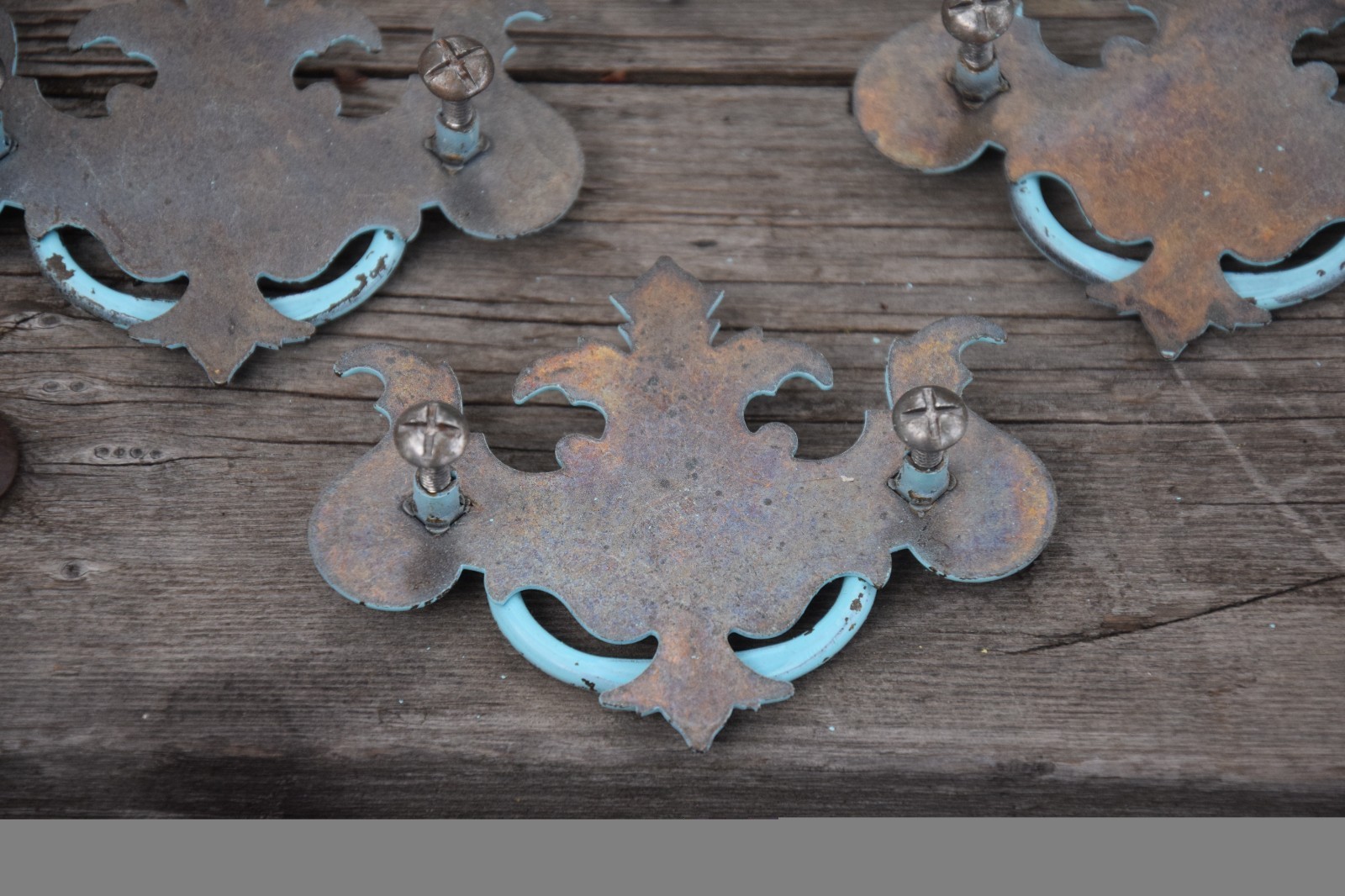 FLEUR DE LIS CHEST OF DRAWERS PULL HANDLE HARDWARE LOT OF 7 PULLS WITH SCREWS