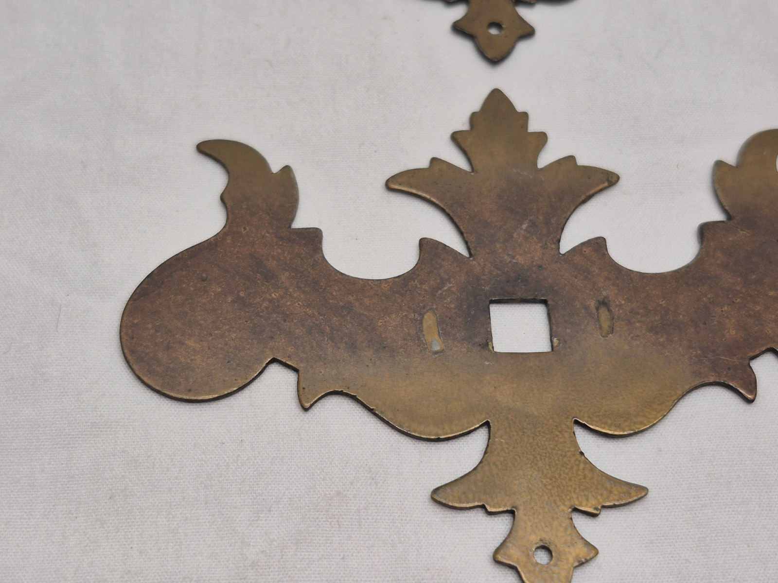 Antique Chippendale Colonial Drawer Cabinet Pull Back Plate Furniture Hardware