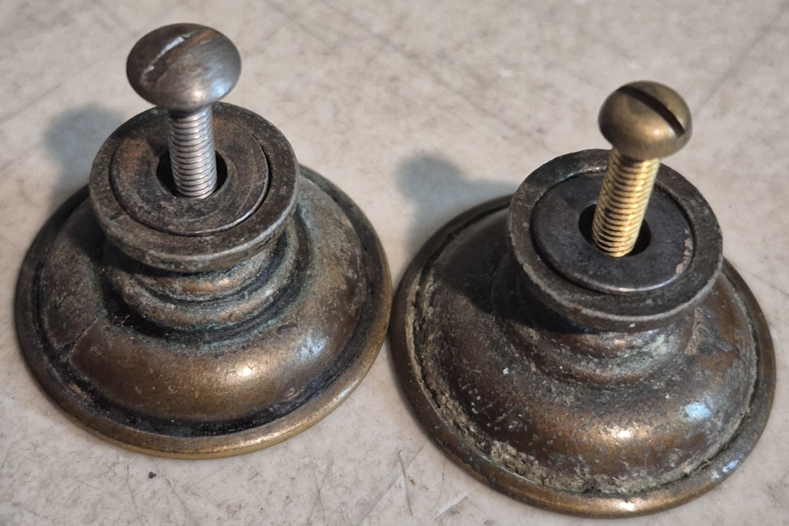 Antique Vintage Victorian Set of 8 Matching Brass Drawer Pulls Picture Front