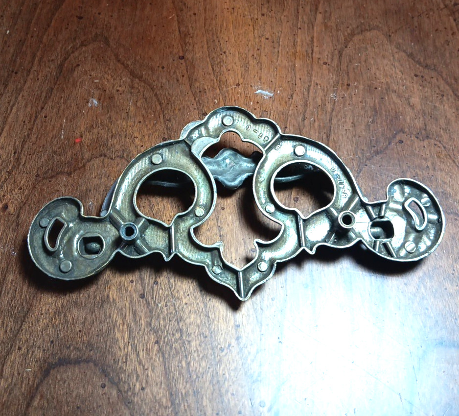 Vintage Brass Bat Wing Bail Drop Handle Ornate Dresser Drawer Pull 5.5″W B447-0