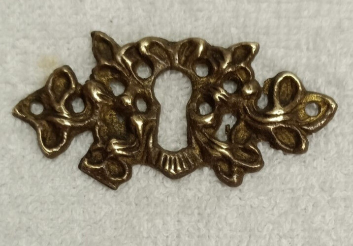 ANTIQUE CAST BRASS ESCUTCHEON OR KEYHOLE COVER,VICTORIAN ERA DESIGN,GOOD PATINA