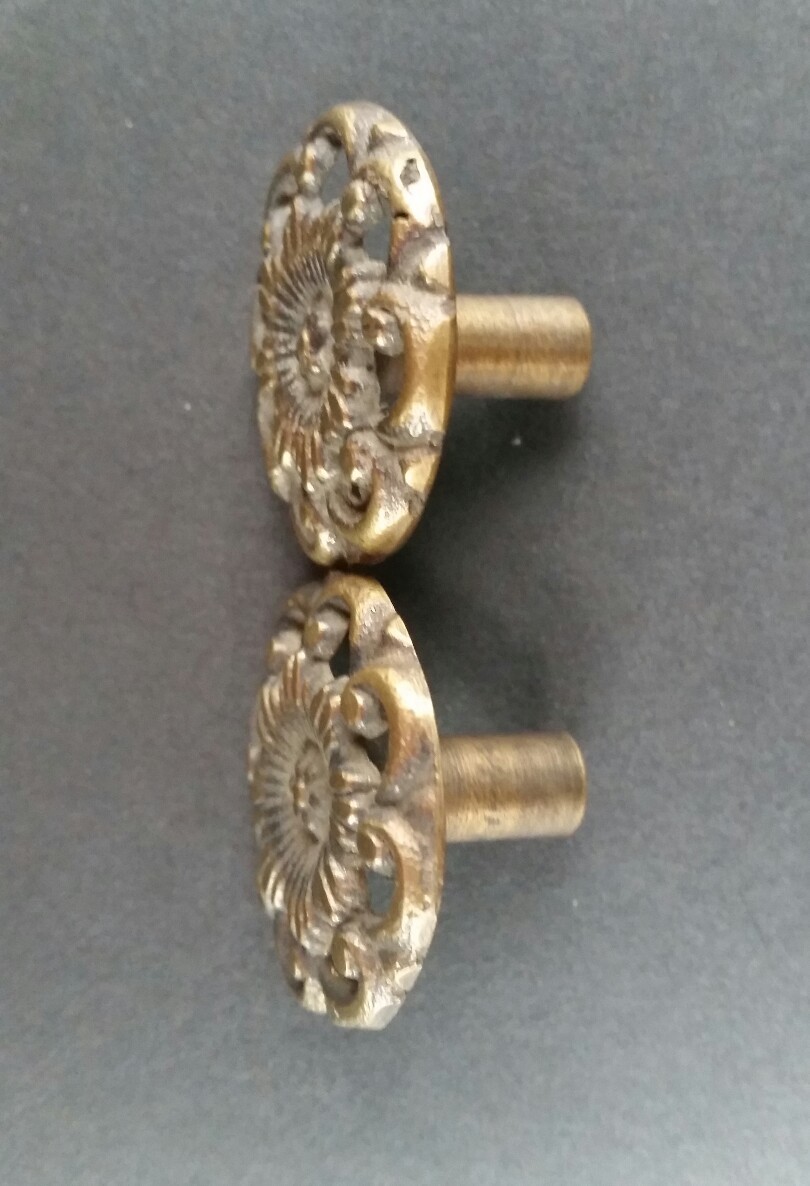 4 Antique Style Solid Brass ROUND KNOBS Ornate FLORAL 1-5/8″ dia. #K24