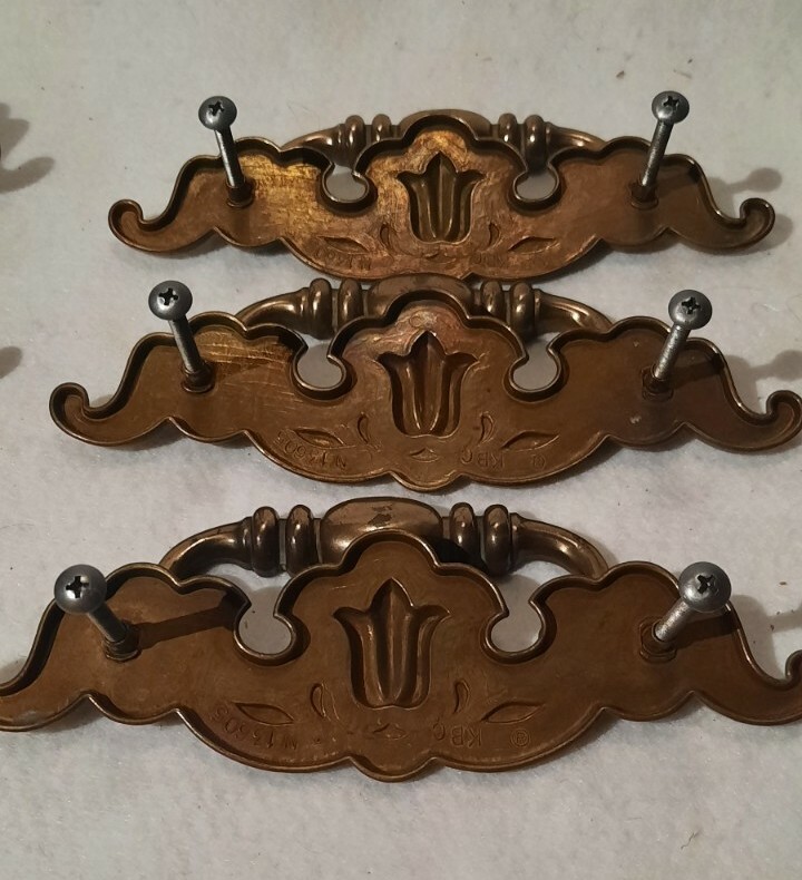 VINTAGE KEELER BRASS CO DRESSER PULLS FLORAL DESIGN LOT 8