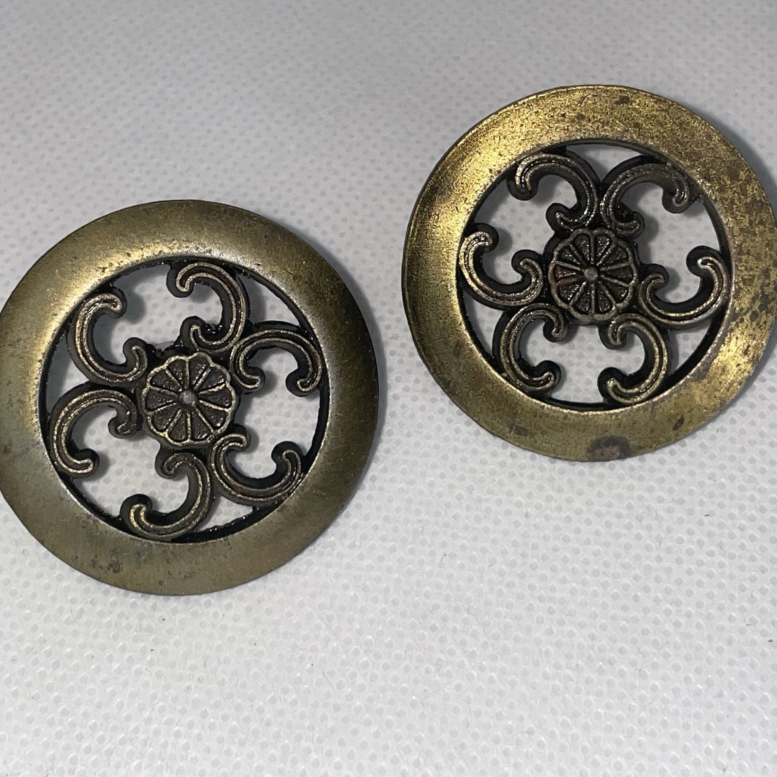 4 AJAX USA Brass Tone Cabinet Door Drawer Round Knob Handle Floral Daisy 1.5″