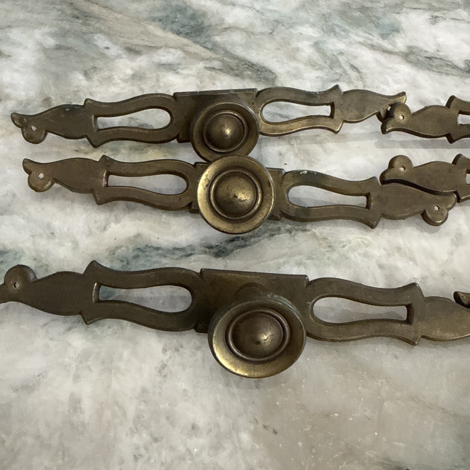 LOT 6 VINTAGE BRASS PULLS W/ BACKPLATES & KNOBS Drexel Grand Villa