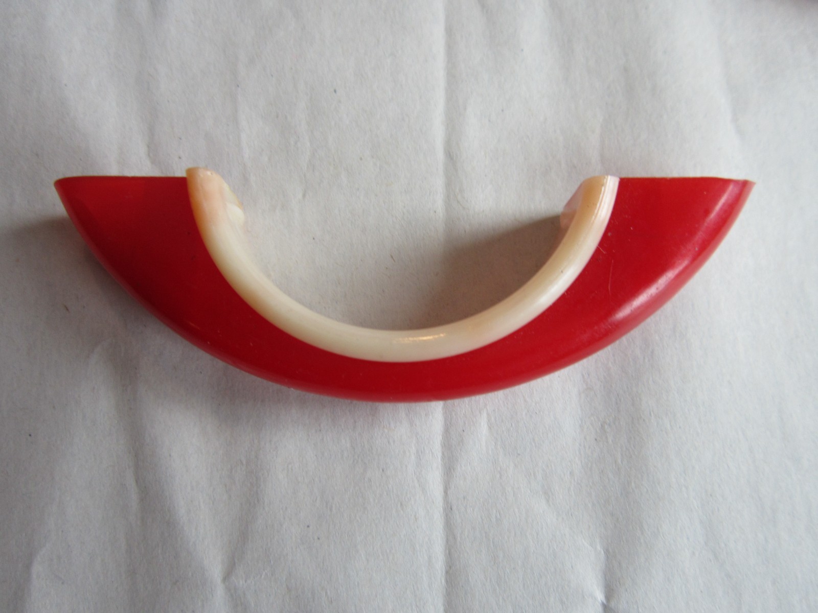Set of 6 Vintage Red & White Plastic Art Deco Drawer / Cabinet Pulls – Unused
