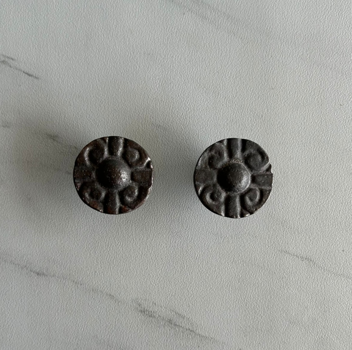 Vintage Cast Iron Victorian Cabinet Drawer Knob Pull Handles 2x