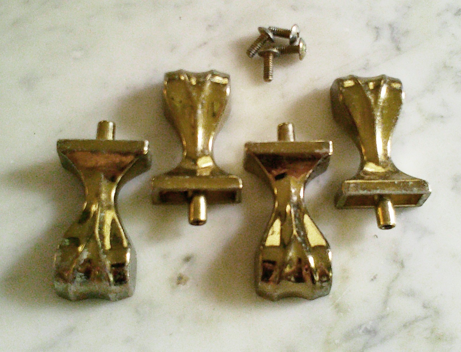 4 Drawer Pull Knobs 1 7/8″ Deep Rectangular Antique Feet look