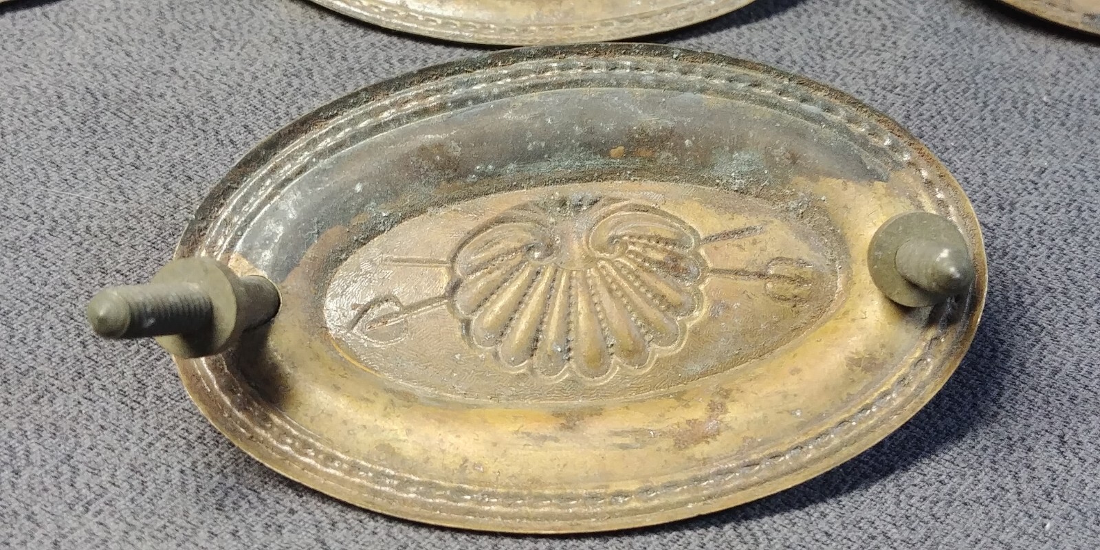 4 Brass Furniture Drawer Pull Back Plate Crossed Trident Clam Shell Bail Antique