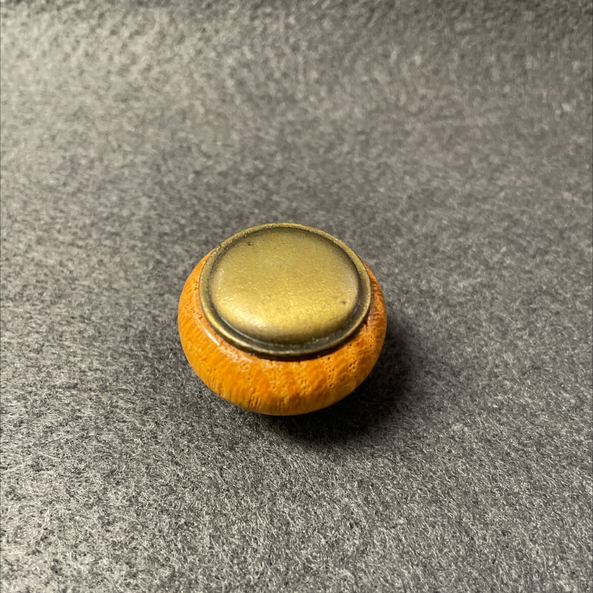 (5 Pack) 1-1/4 inch Wood Knob Oak with Antique English Insert