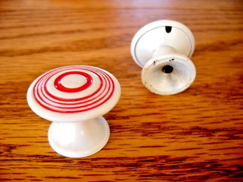 One Vintage Nos White Enamel Metal Drawer / Cabinet Knob Red Concentric Circles
