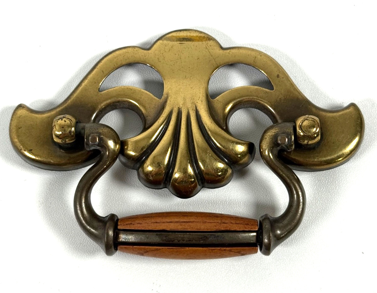 Vintage Set of 9 KBC Keeler Brass N10850 Shell Bail Drawer Pulls Wood Grips
