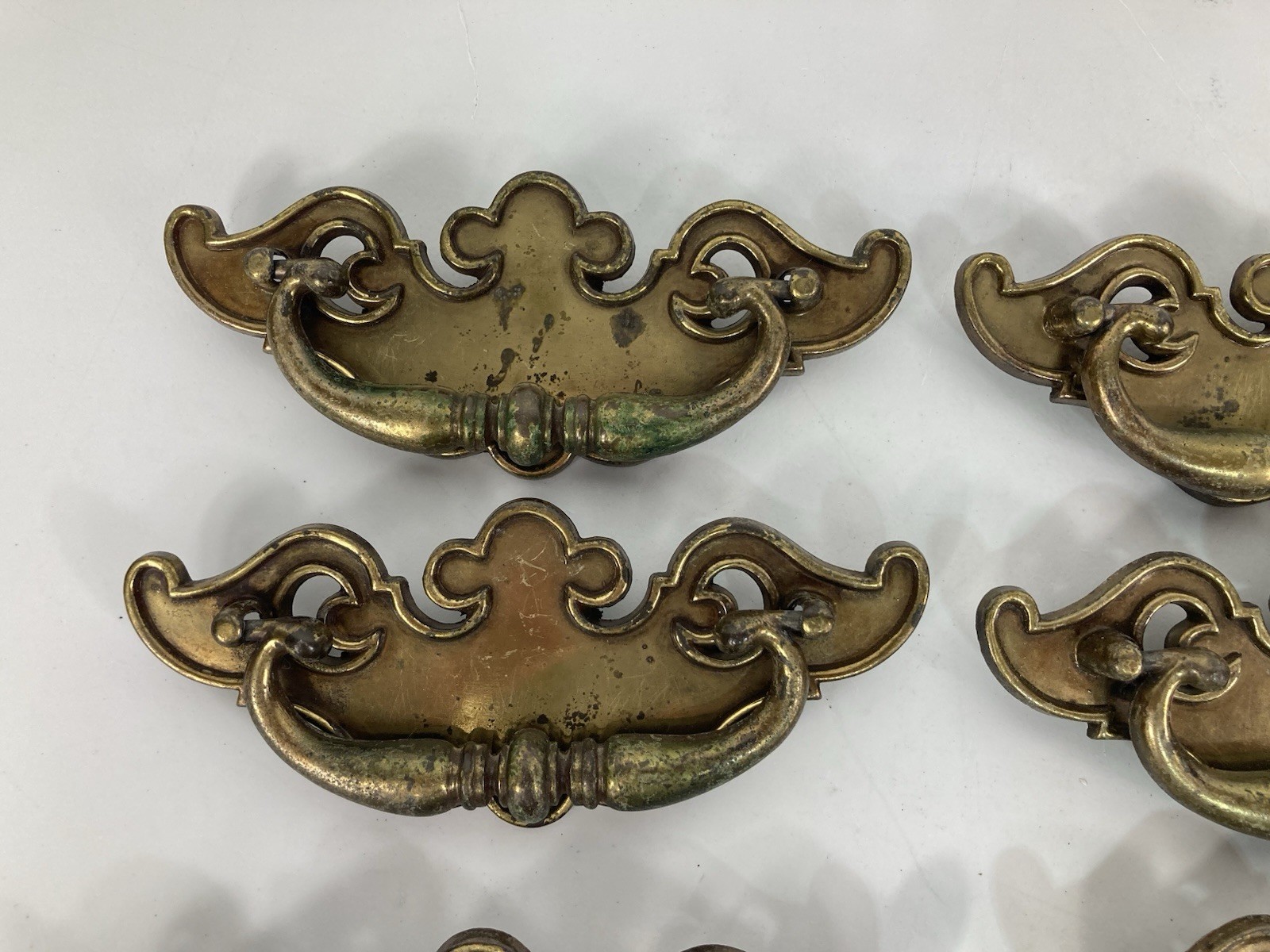 Vtg Reclaimed Brass Chippendale Batwing Bail Drawer Pulls Set Of 14 Patina
