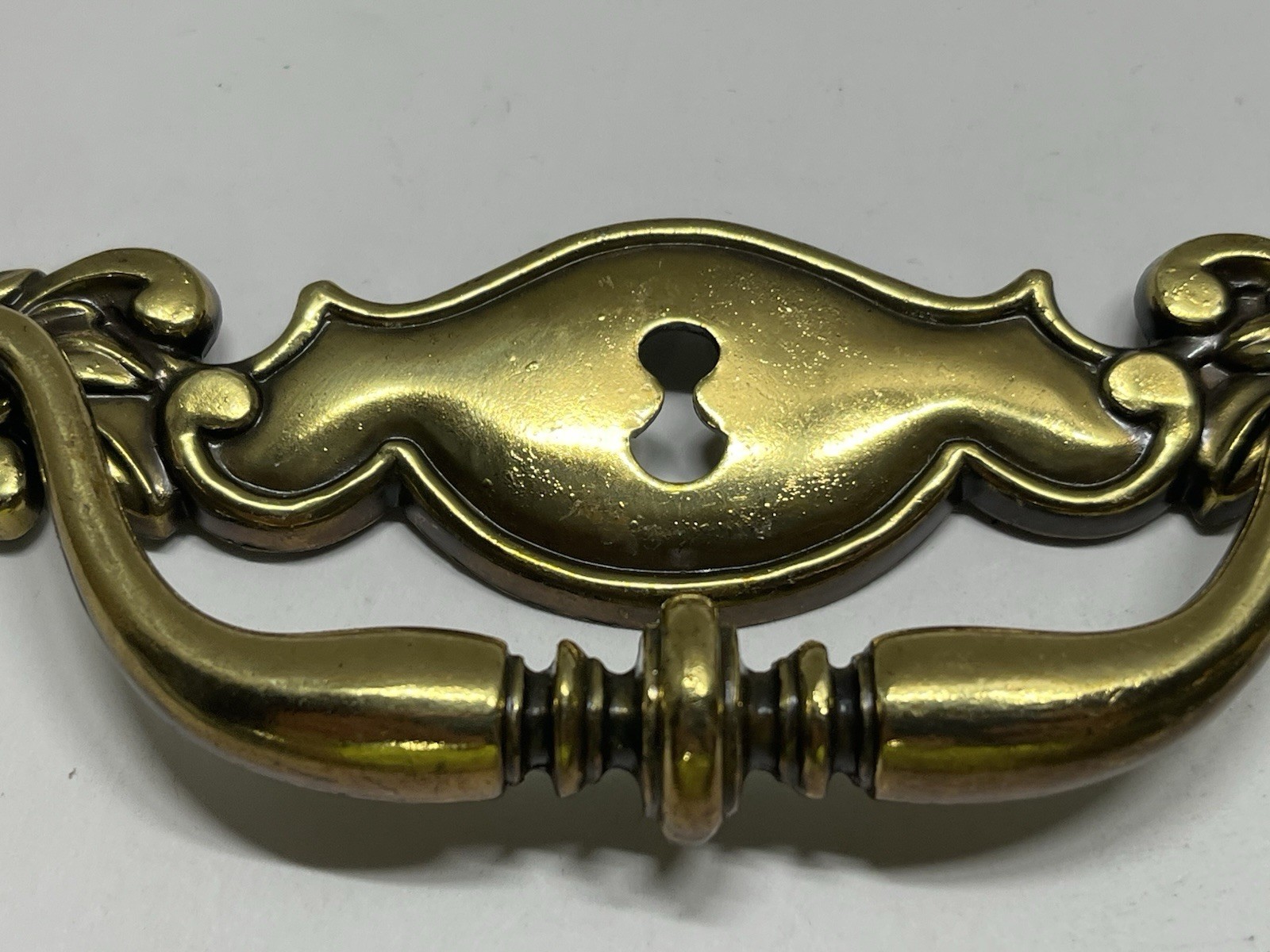 Vtg.NOS Heavy Brass Plated Chippendale Style W/Keyhole Center Drop Bail Pull