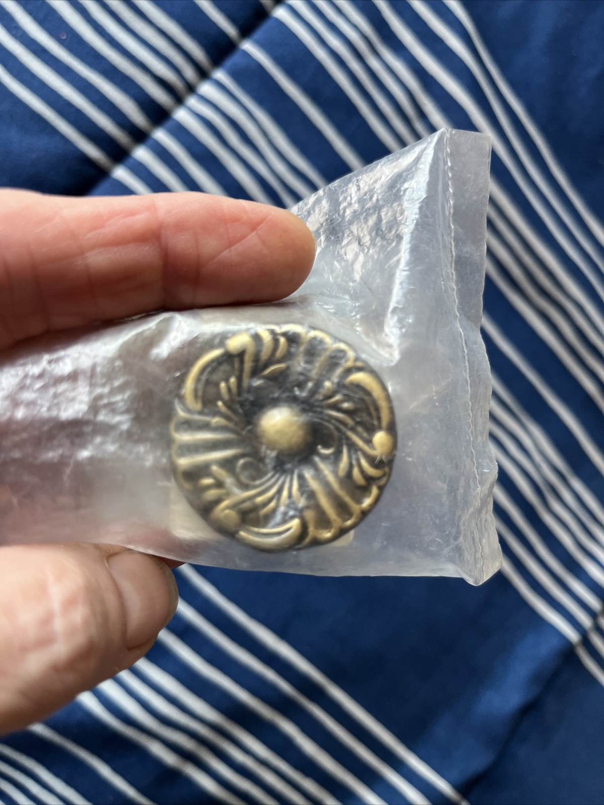 Vtg Bronze French Provincial Drawer Knob -1 6/16″ Diameter Floral Round