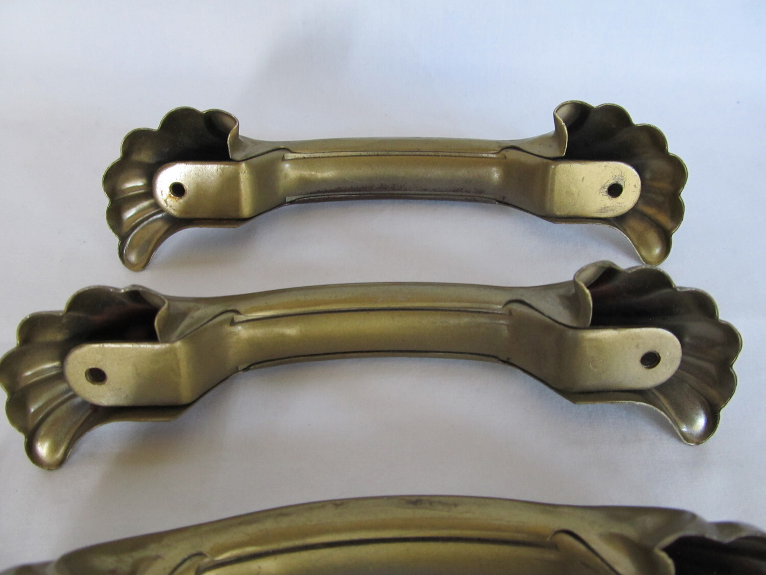 4 Vintage Art Deco Waterfall Metal Drawer Handles Pulls 5 5/8″ 4 1/4″ on center