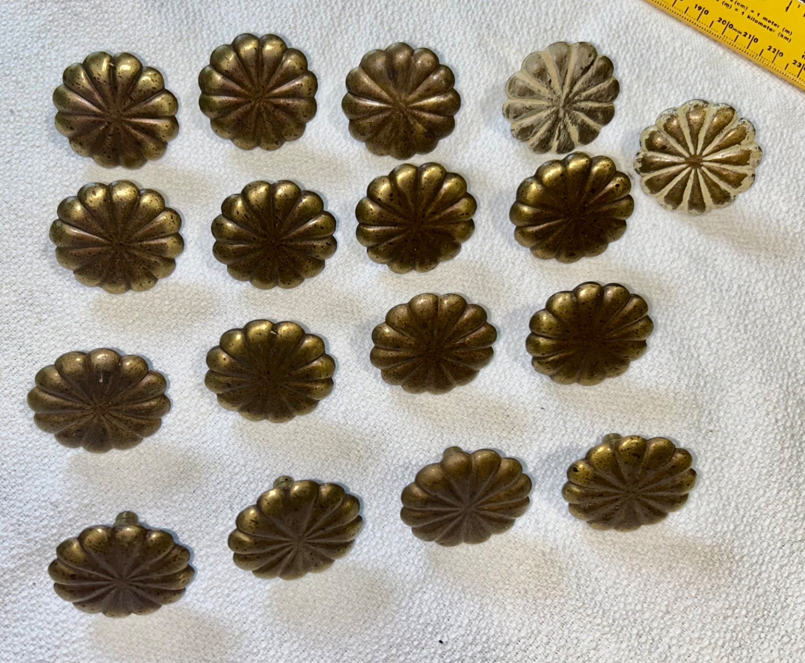 Lot 17 Vintage 60s Brass Ornate Drawer Pulls Floral Cabinet Knobs Round MCM