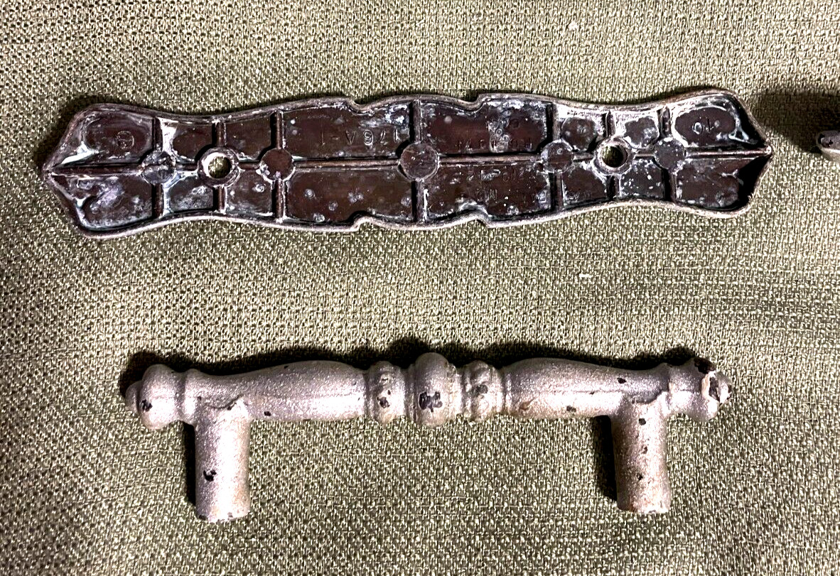vintage 1971 (LOT OF 15) AMEROCK “CARRIAGE HOUSE” BRASS DRAWER PULLS 176A-1 rare