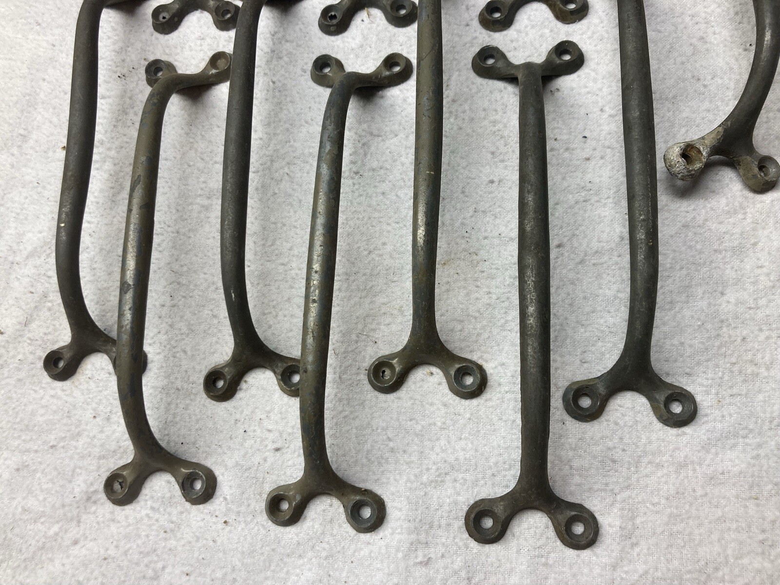 LOT 15 ANTIQUE HANDLES, DRAWER PULLS 1930s 1920s 1910s