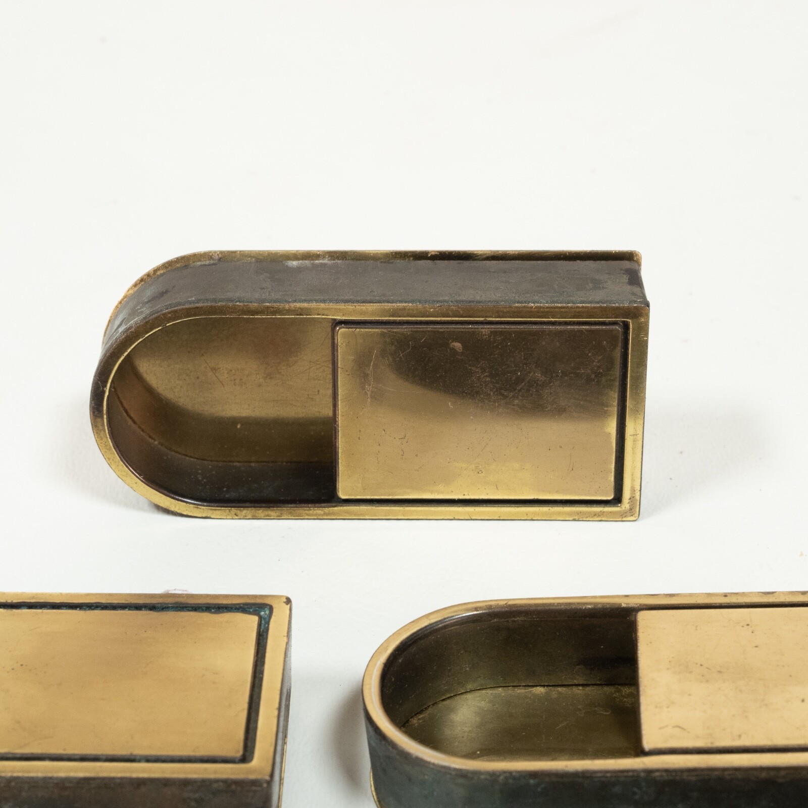 (1) Drexel Passage Drawer Pull Campaign Dresser Flush Brass Fixed Handle