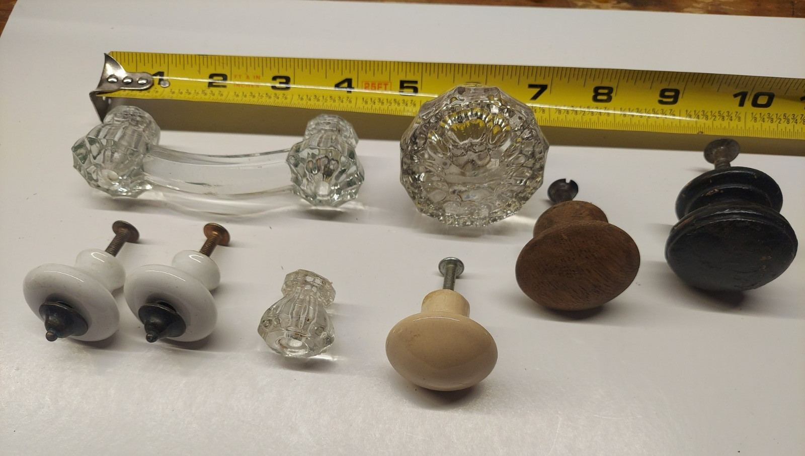 VINTAGE GLASS PULL KNOBS Lot # 270