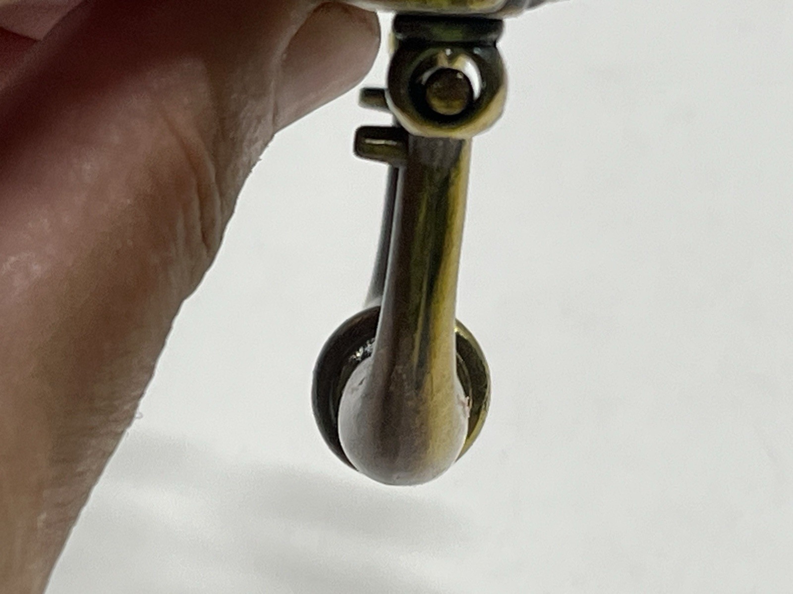 Vtg.NOS Heavy Brass Plated Chippendale Style W/Keyhole Center Drop Bail Pull