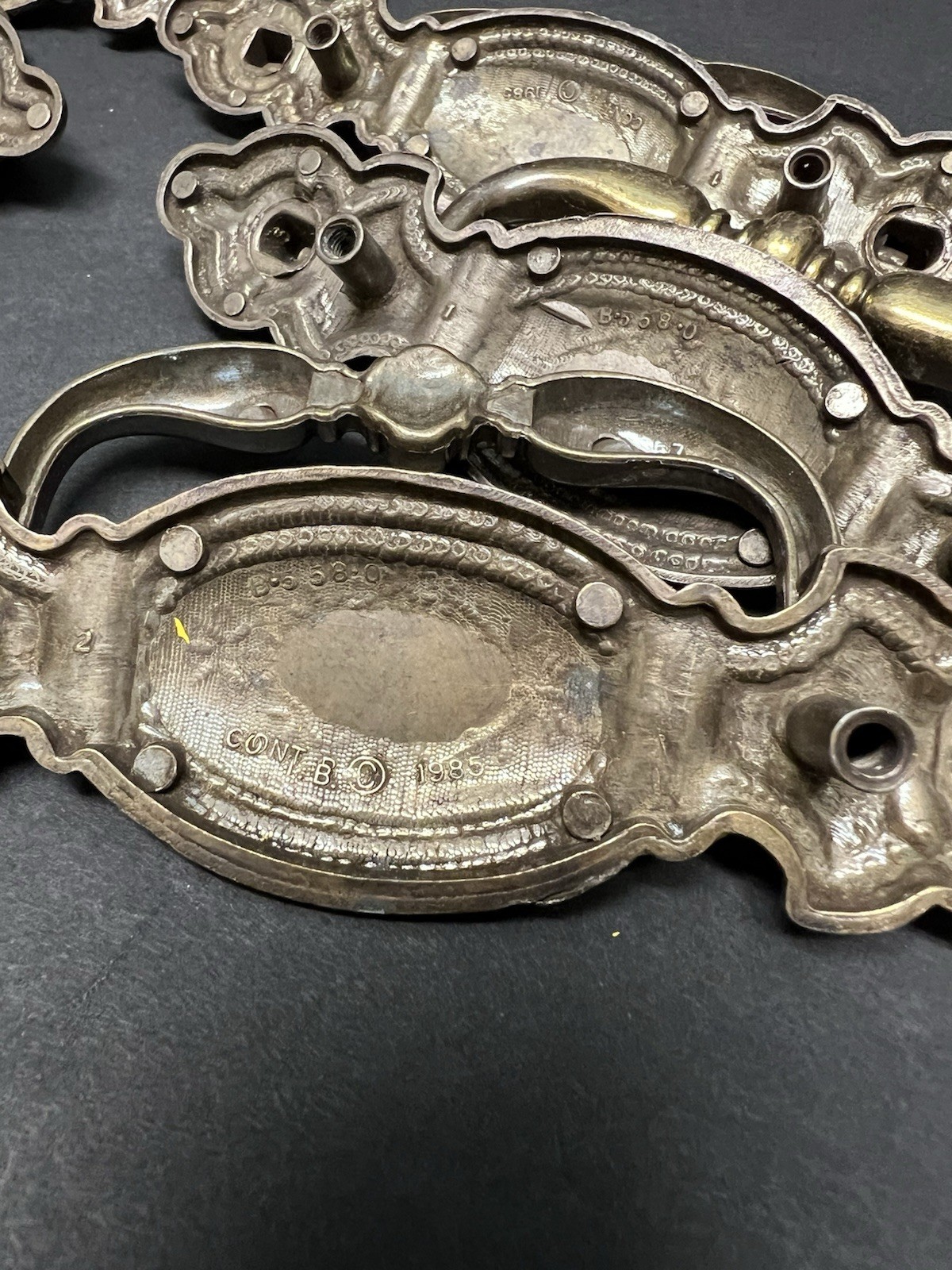 Lot (6) Vintage Bail Pull Features An Ornate Oval Backplate With Floral Design