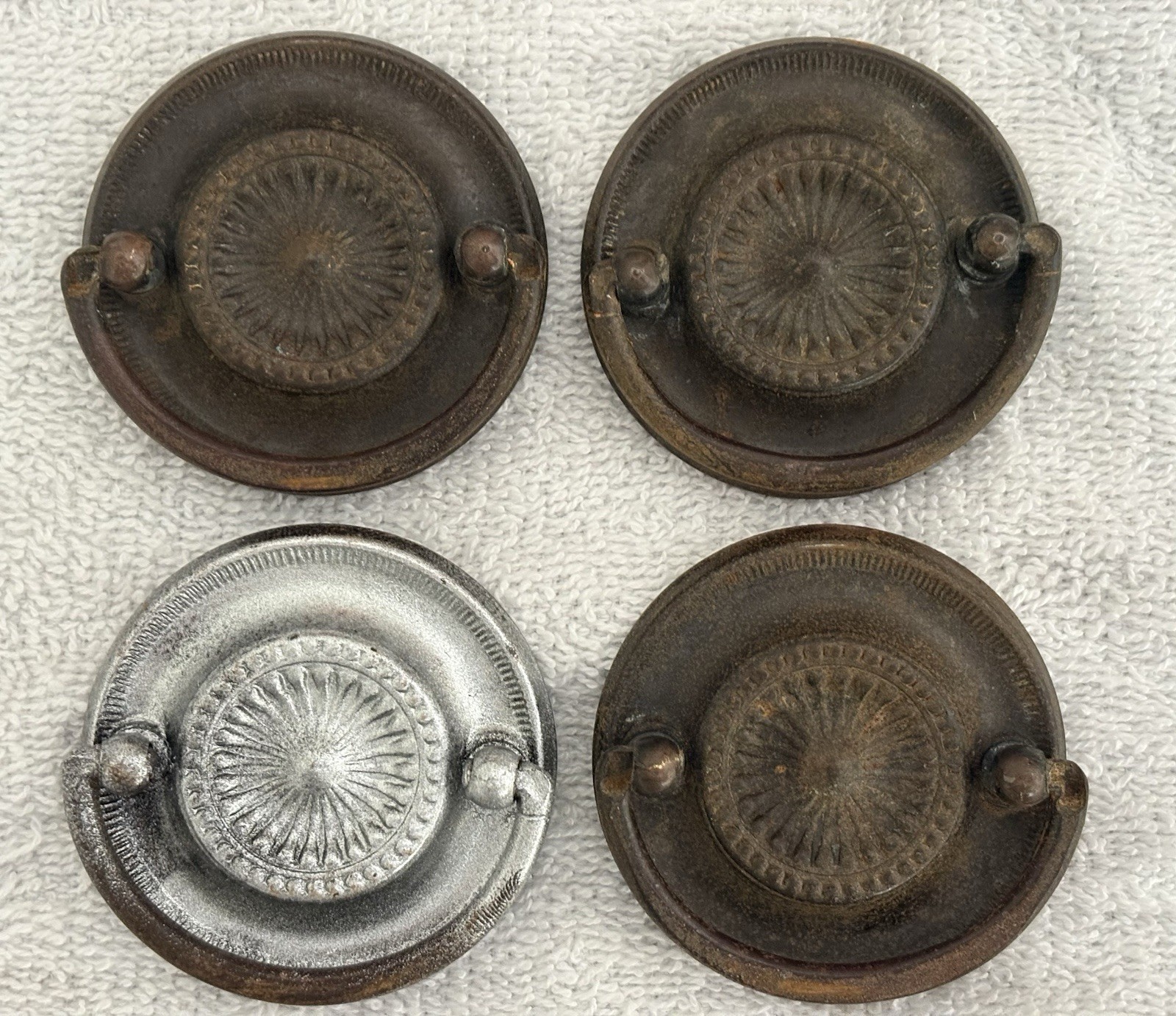 UNMARKED ASSORTED ANTIQUE BRASS BACK PLATE DROP SWING FURNITURE PULLS