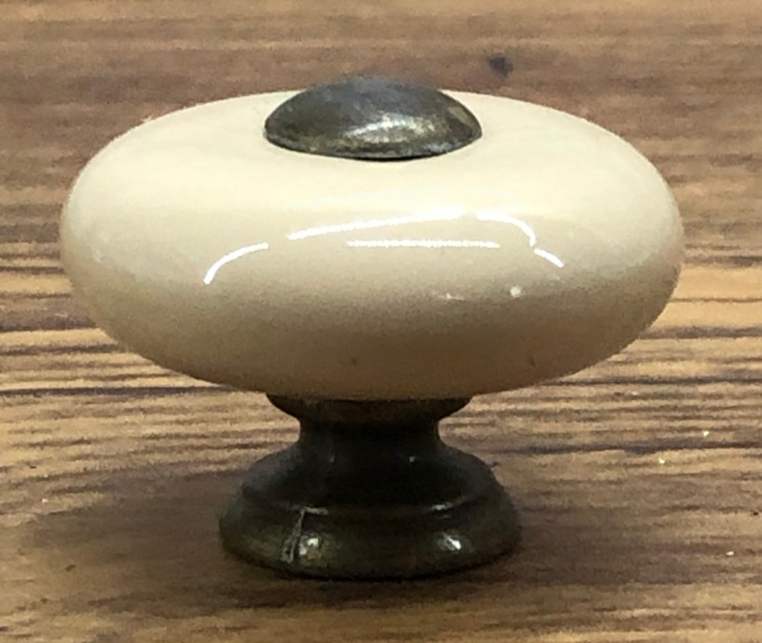 Vtg Lot of 10 Beige Porcelain Ceramic Cabinet Knobs Pulls 1.25″ Wide #085