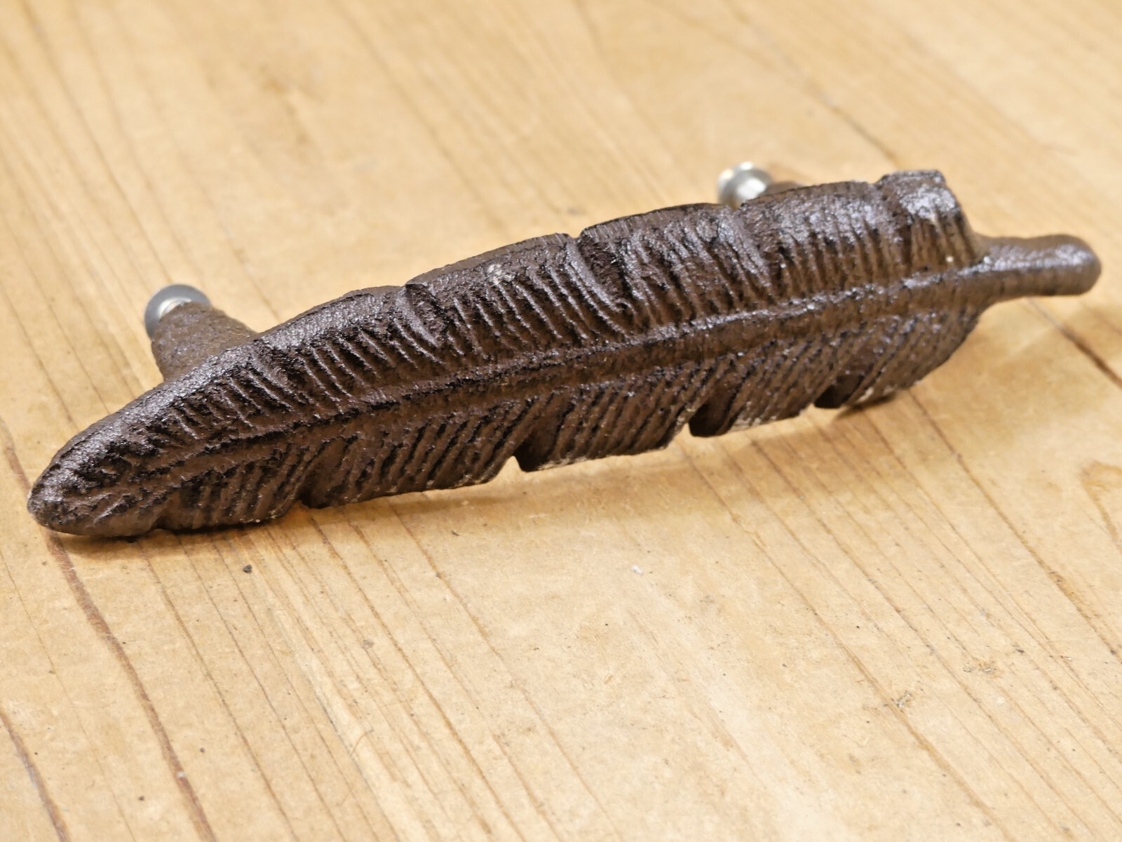 12 Drawer Pulls W/ Screws Handles Knobs Rustic Feather Cast Iron Dresser Kitchen