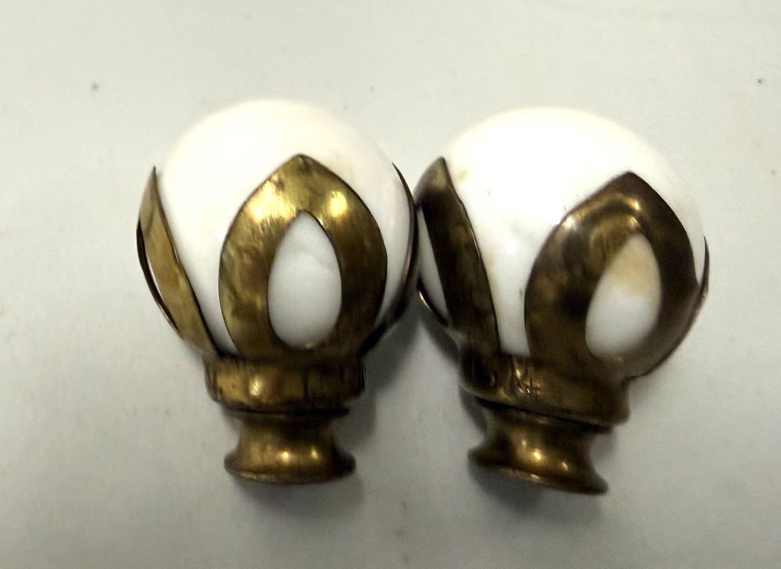 VTG Lot 2 Round Porcelain & Brass 1.25 In Drawer Cabinet Ball Pulls Knobs