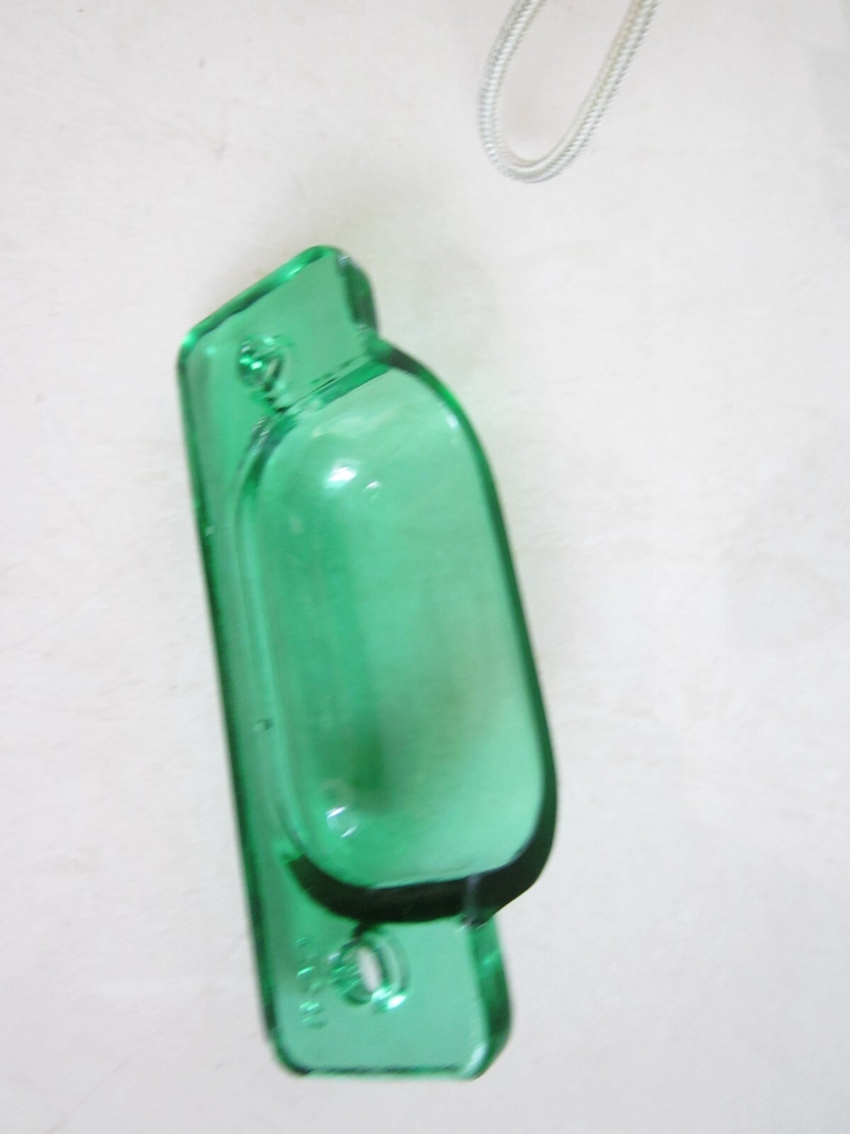 2 EMERALD GREEN GLASS CABINT PULLS DRAWER HANDELS VINTAGE STYLE