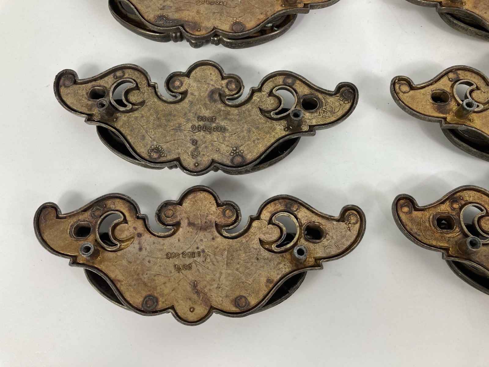 Vtg Reclaimed Brass Chippendale Batwing Bail Drawer Pulls Set Of 14 Patina