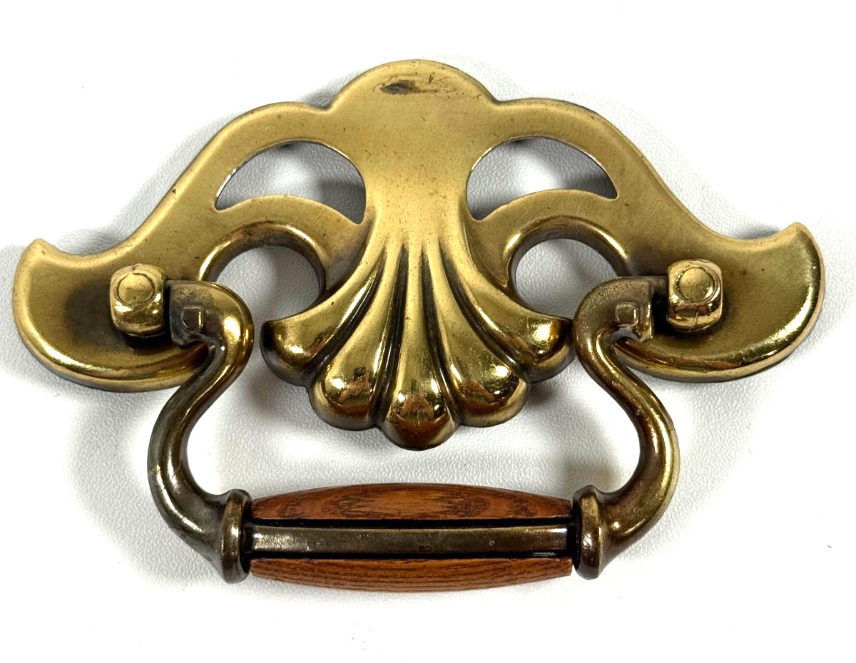 Vintage Set of 9 KBC Keeler Brass N10850 Shell Bail Drawer Pulls Wood Grips