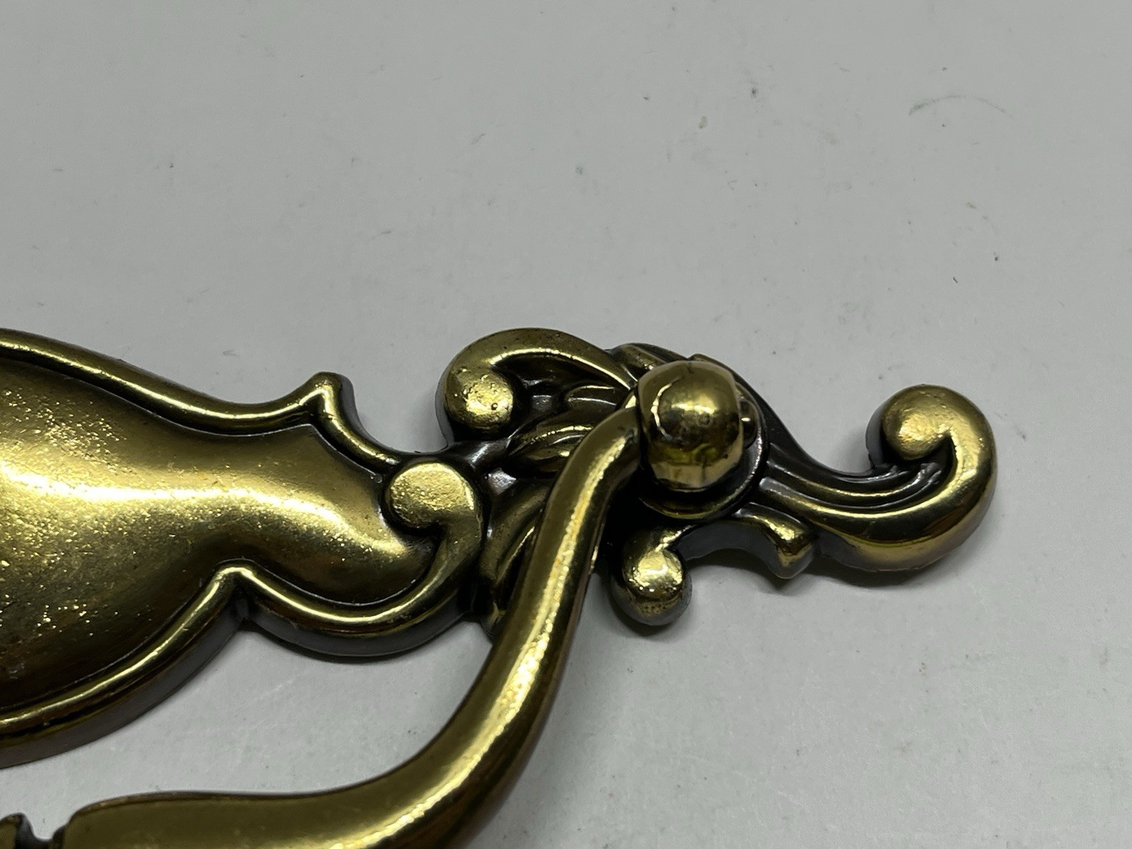 Vtg.NOS Heavy Brass Plated Chippendale Style W/Keyhole Center Drop Bail Pull