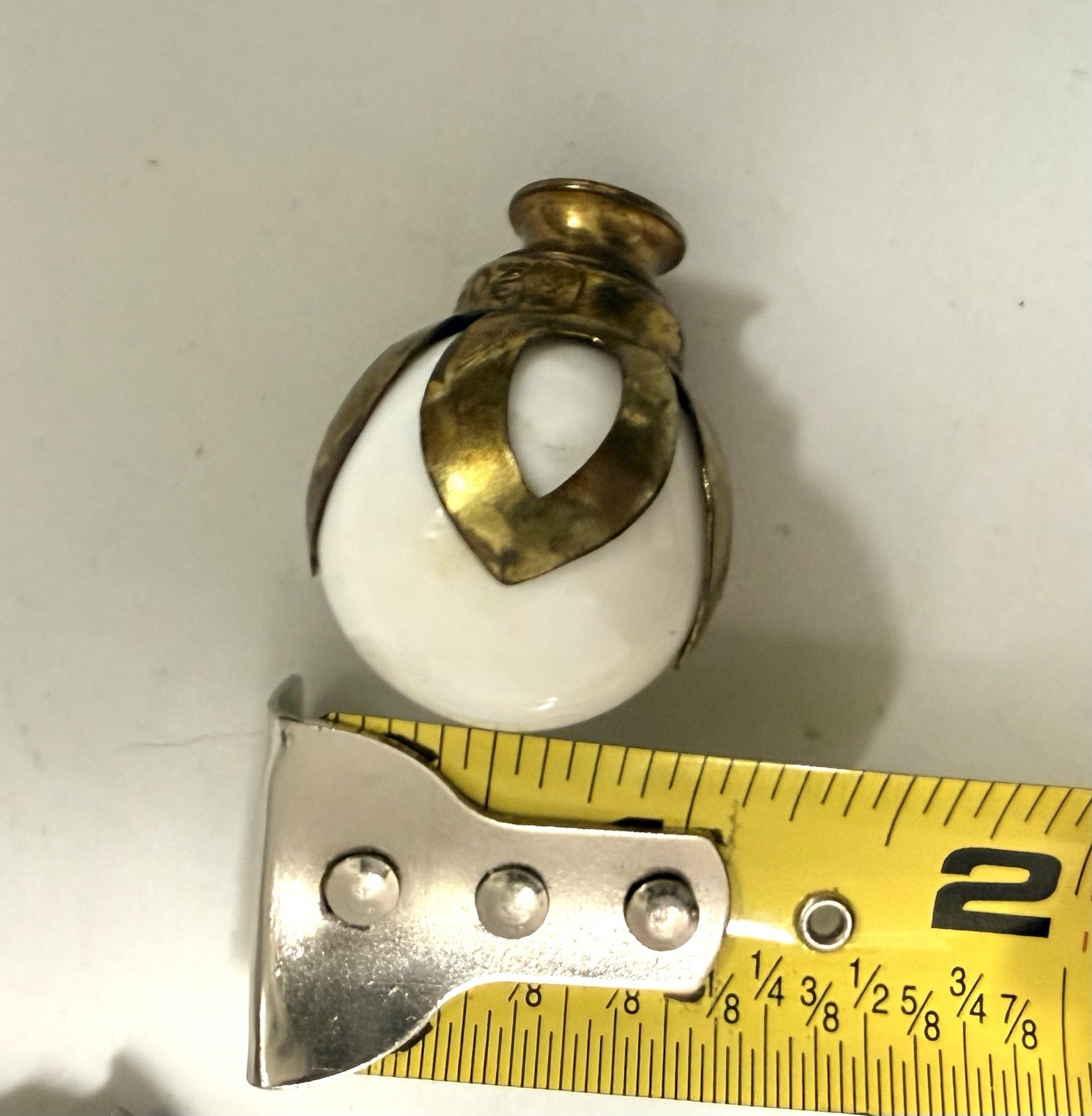 VTG Lot 2 Round Porcelain & Brass 1.25 In Drawer Cabinet Ball Pulls Knobs