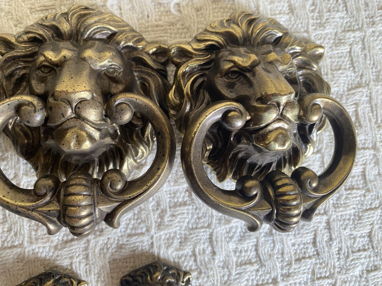 8 VTG Brass Bronze Metal Lion Head Drawer Chest Pulls Victorian Large & Small