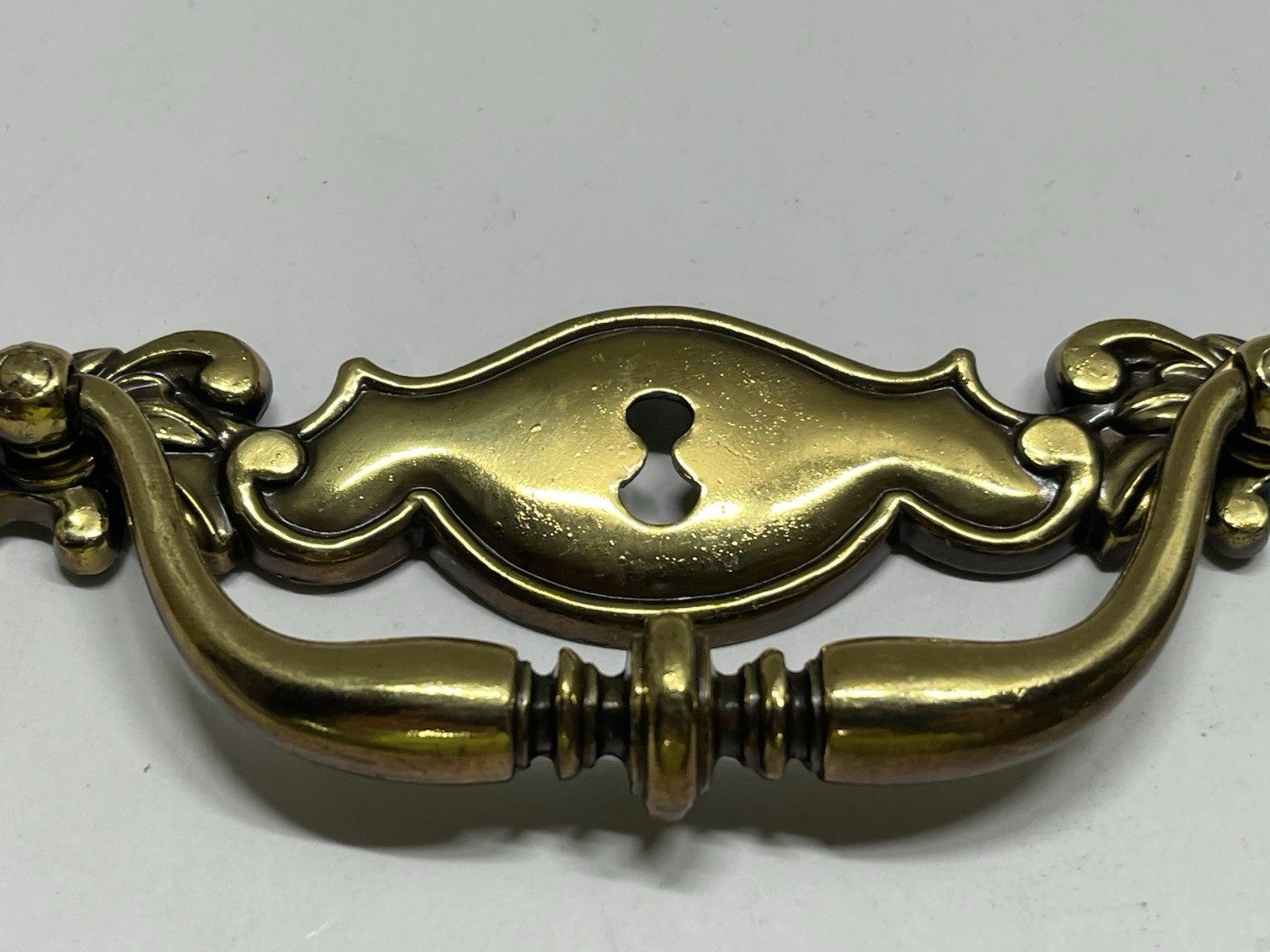 Vtg.NOS Heavy Brass Plated Chippendale Style W/Keyhole Center Drop Bail Pull
