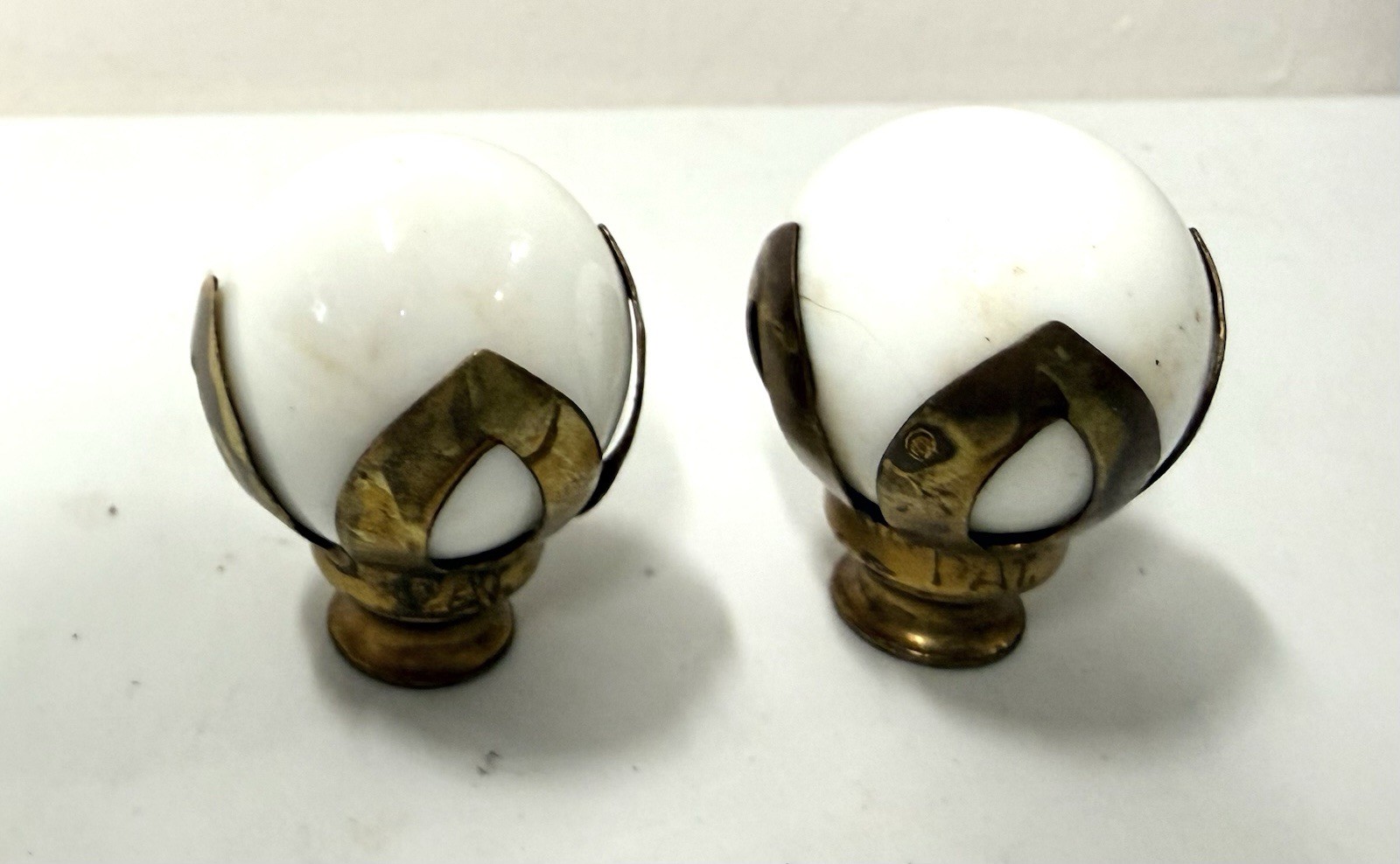 VTG Lot 2 Round Porcelain & Brass 1.25 In Drawer Cabinet Ball Pulls Knobs
