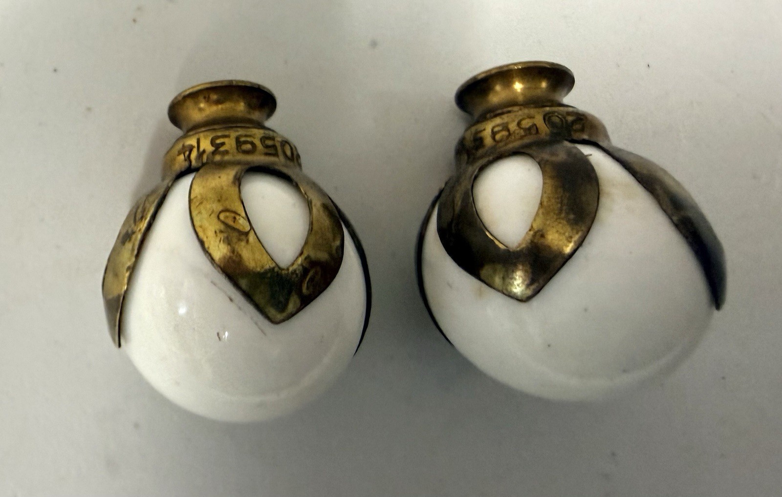 VTG Lot 2 Round Porcelain & Brass 1.25 In Drawer Cabinet Ball Pulls Knobs