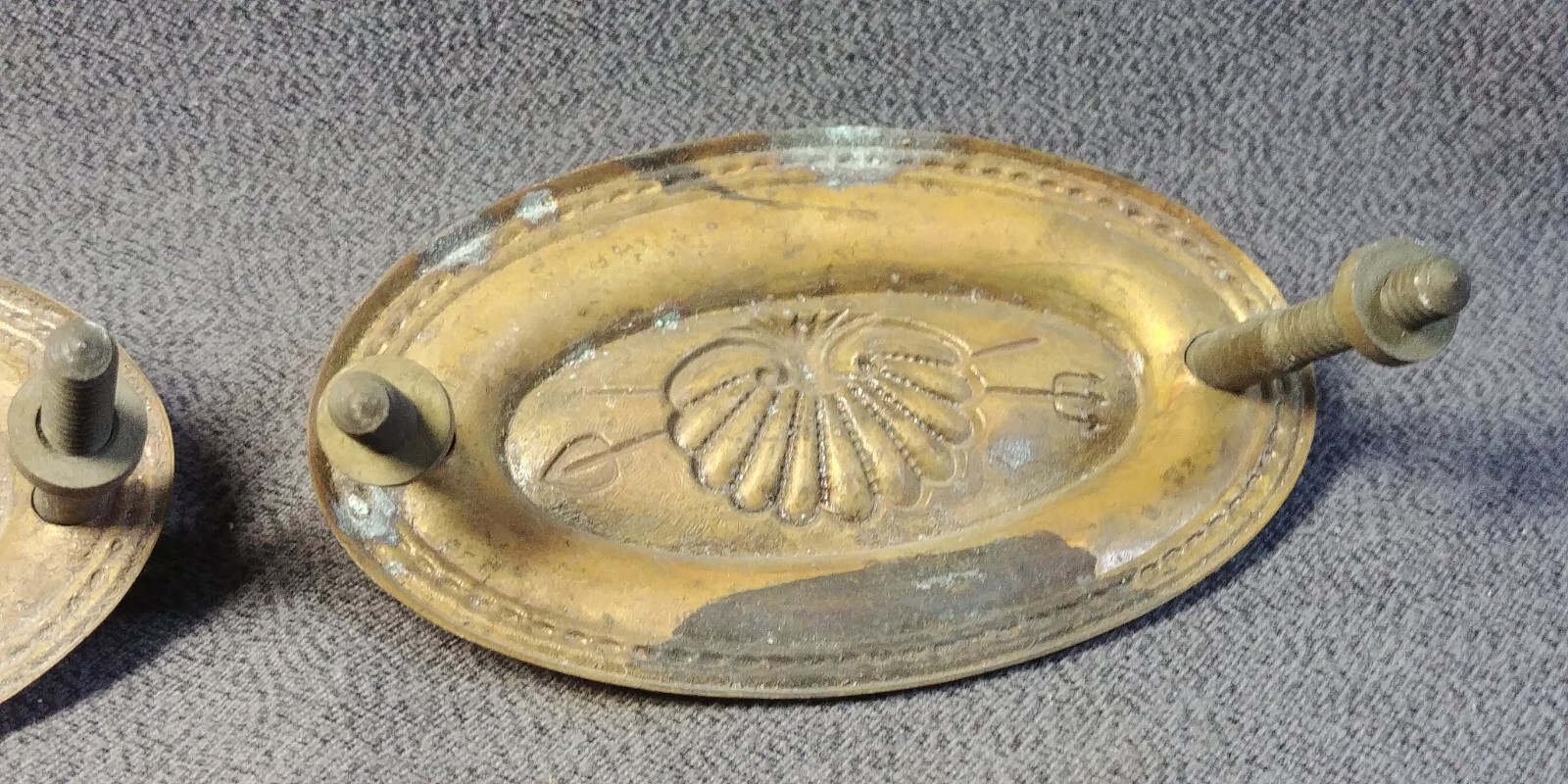 4 Brass Furniture Drawer Pull Back Plate Crossed Trident Clam Shell Bail Antique