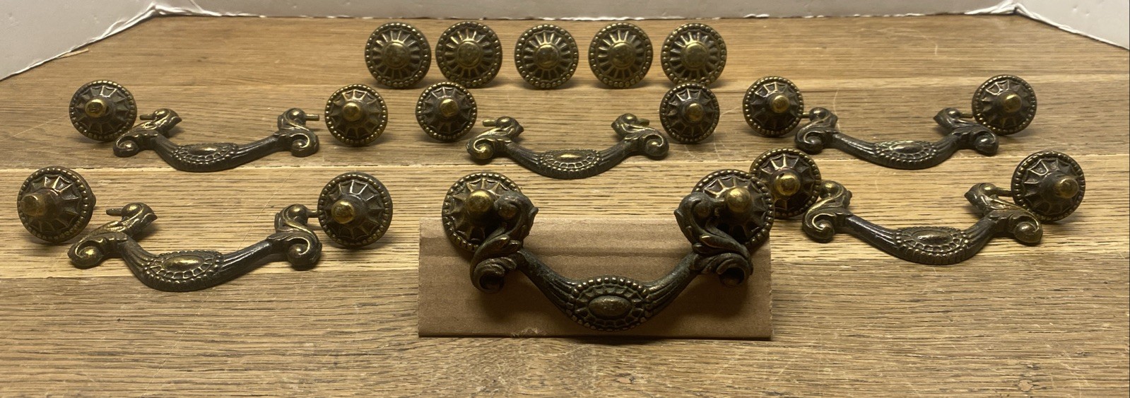 6 VTG Brass Ornate Victorian Brass Bail Drawer Handles & 5 Matching Round Knobs