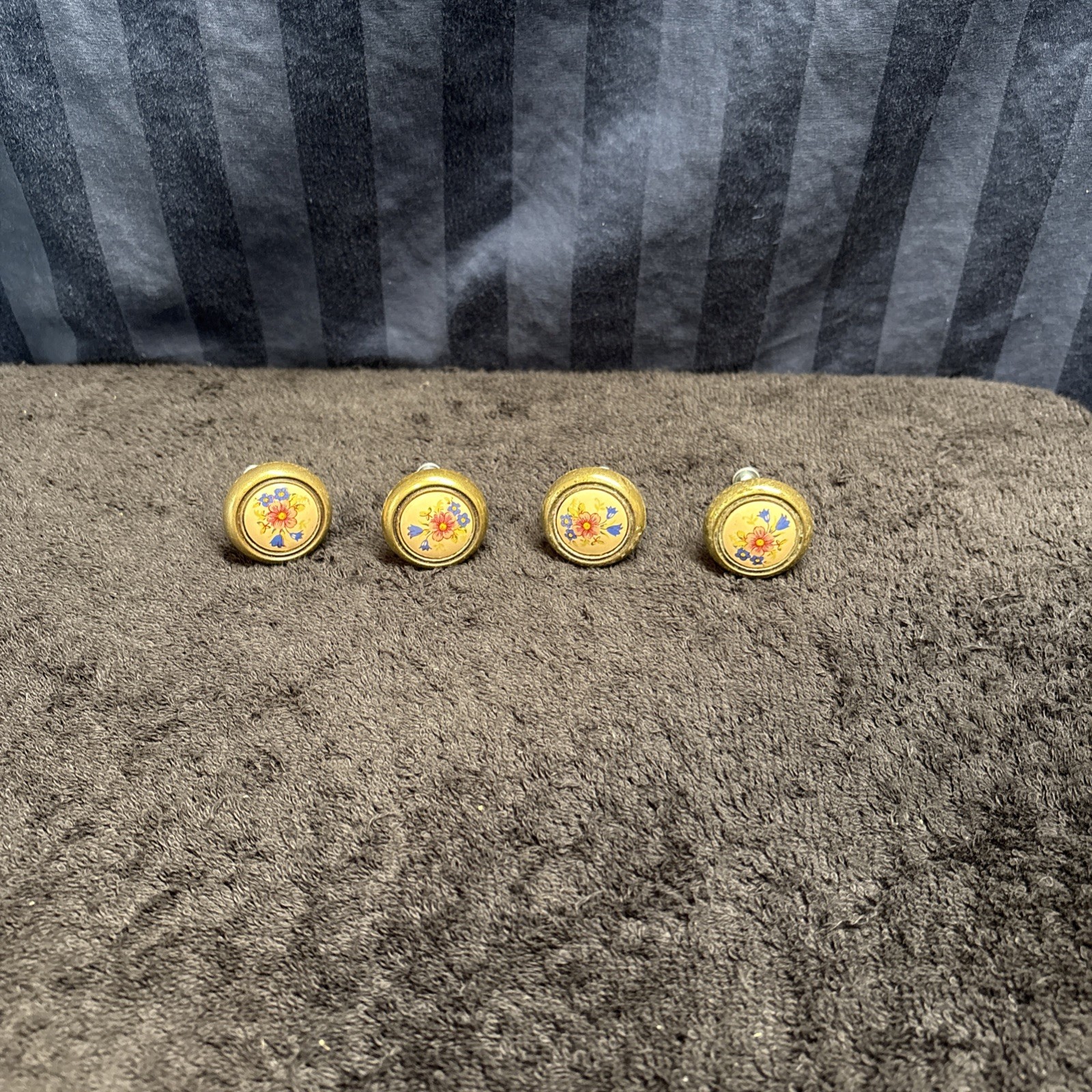 Lot of 4 Brass and Porcelain Blue/Pink Flower Drawer Pulls Door Knobs R7