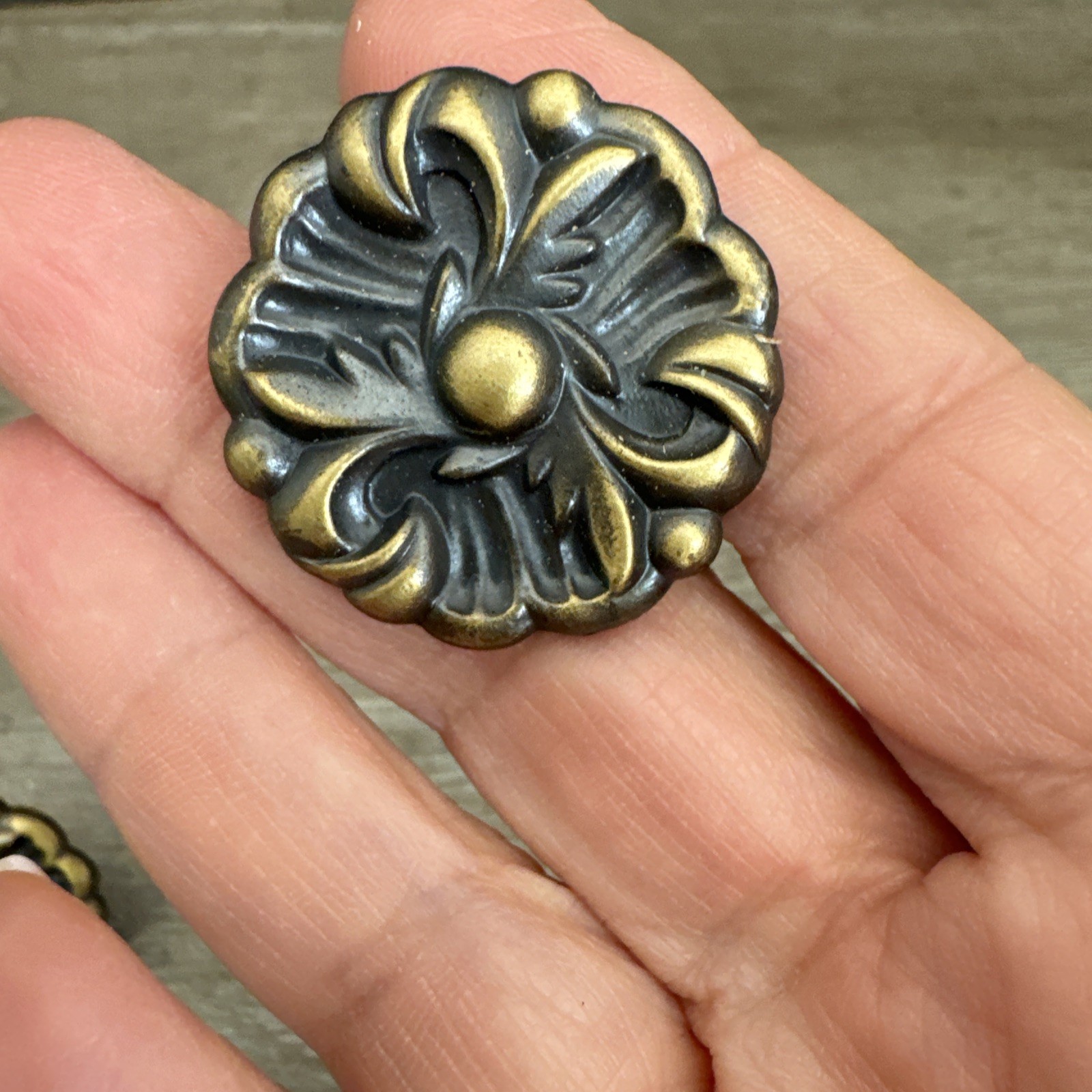 Lot of 5 Vintage Amerock Floral Cabinet Drawer Pulls Knobs Bronze Gold 1.25” 60s