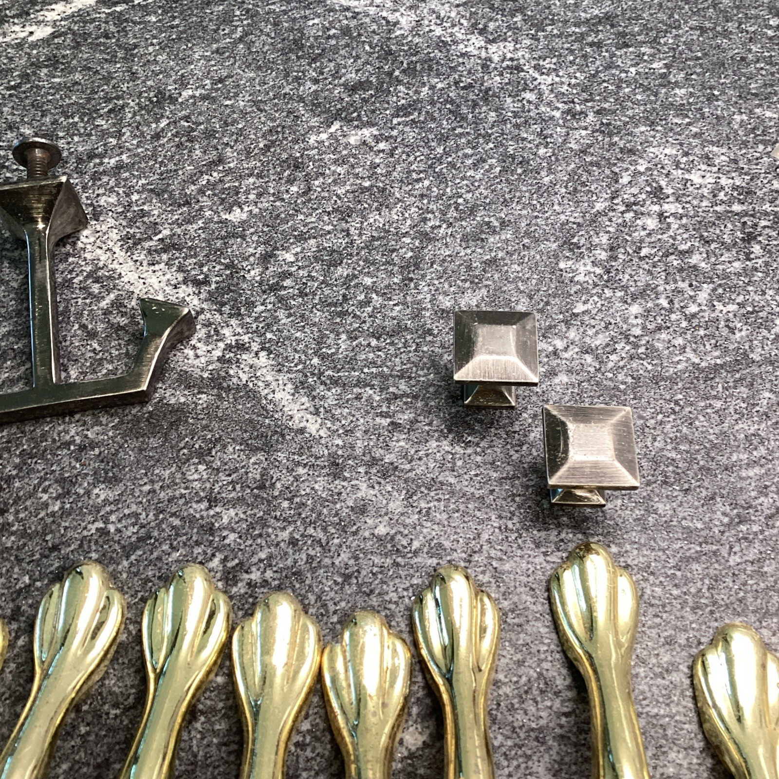 Vintage Reclaimed Hardware Drawer Pulls Handles Misc Mixed Lot 32 Pieces