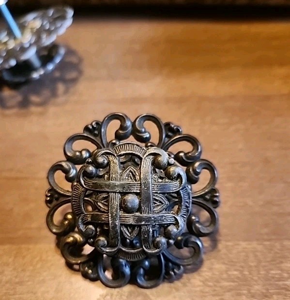 Vintage Lot of 7 Drawer Pull Knobs Handles Decorative 2 Pc Floral Round