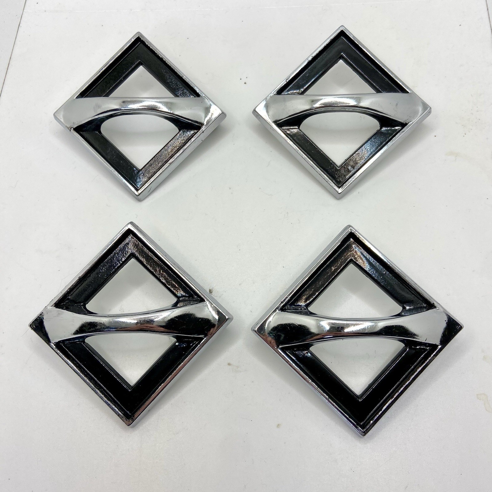 SET OF 4 VINTAGE MCM ATOMIC ERA CHROME DIAMOND GEOMETRIC CABINET DRAWER PULLS